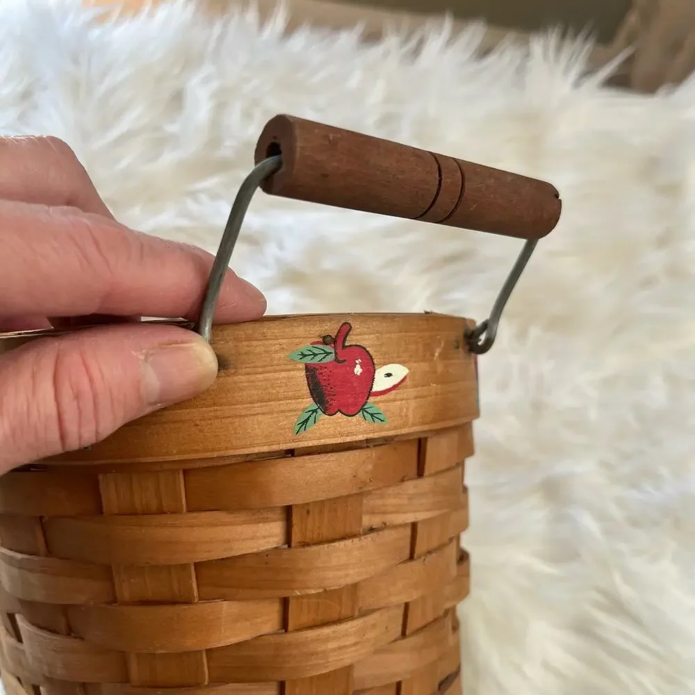 70s 80s Vintage Ozarks farmhouse woven wicker apple basket with carrying handles
